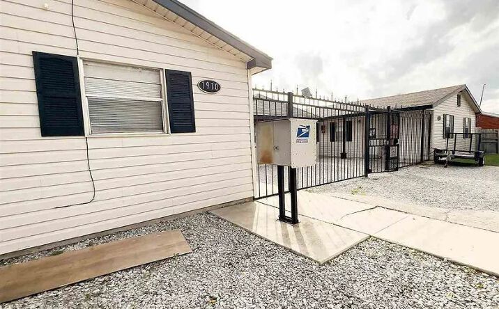 Pictures of Multifamily property located at 1910 Nw Hoover Ave, Lawton, OK 73507 for sales - image #1