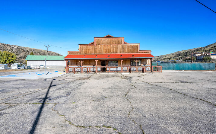 Pictures of Retail, Special Purpose property located at 658 Lebec Rd, Lebec, CA 93243 for sales - image #1