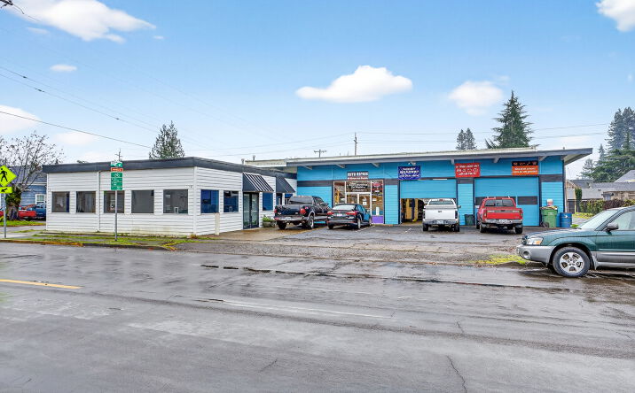 Pictures of Retail property located at 814 E 2nd St, Newberg, OR 97132 for sales - image #1