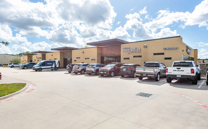Pictures of Office, Retail property located at 107 Woodlawn Dr, Friendswood, TX 77546 for sales - image #1