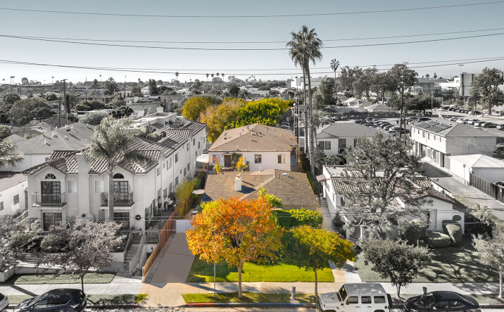 Pictures of Multifamily property located at 2332 20th St, Santa Monica, CA 90405 for sales - image #1
