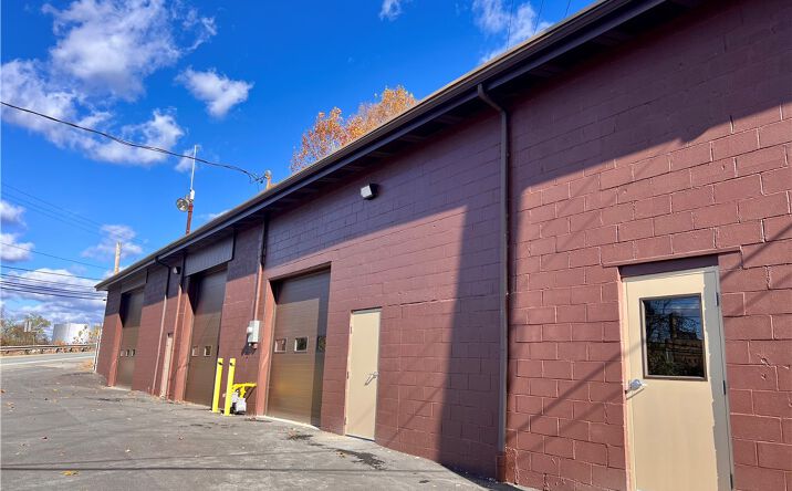 Pictures of Retail property located at 105 Entrance Dr, New Kensington, PA 15068 for sales - image #1