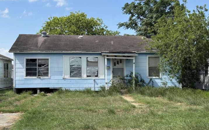 Pictures of Multifamily property located at 407 E 2nd St, Bishop, TX 78343 for sales - image #1
