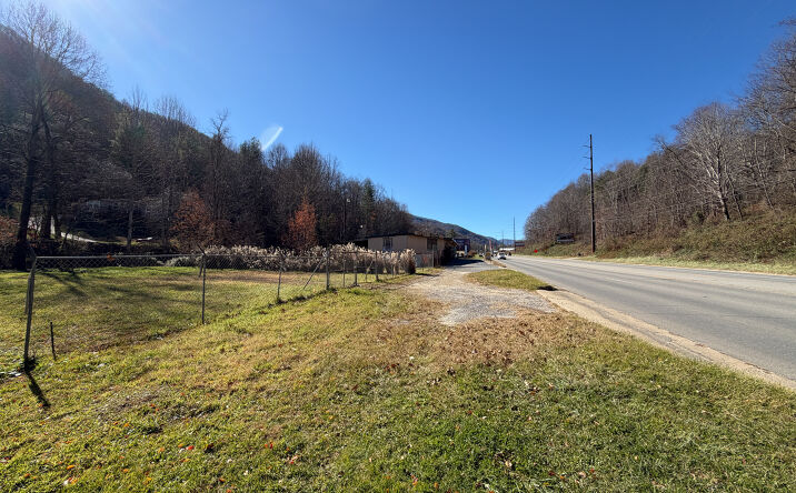 Pictures of Land property located at 2834 Dellwood Rd, Waynesville, NC 28785 for sales - image #1