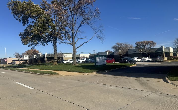 Pictures of Industrial, Office property located at 2366 Schuetz Rd, St. Louis, MO 63146 for sales - image #1