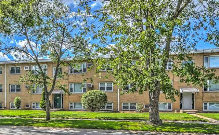 Pictures of Multifamily property located at 9616-9620 Farmer Dr, Highland, IN 46322 for sales - image #1