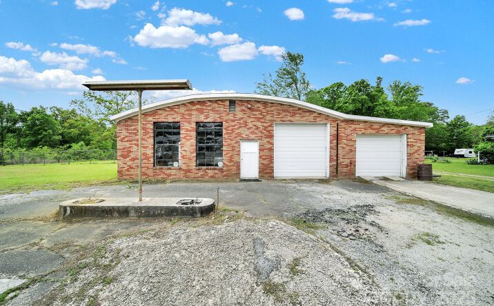 Pictures of Mixed Use, Retail property located at 4410 Flat Creek Rd, Heath Springs, SC 29058 for sales - image #1