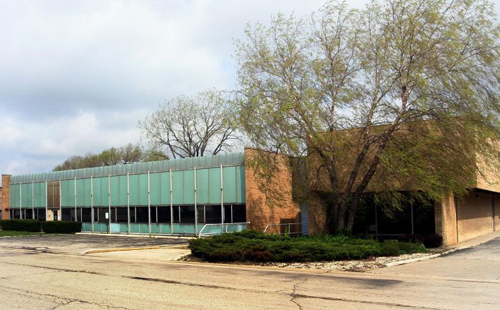 Pictures of Industrial property located at 100w Industrial Rd, Addison, IL 60101 for sales - image #1