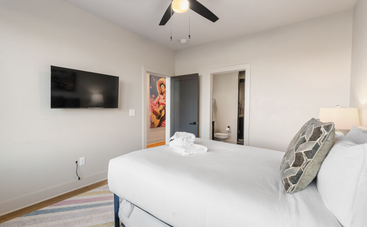 Pictures of Multifamily, Office property located at 2918 Harlin Dr, Nashville, TN 37211 for sales - image #1