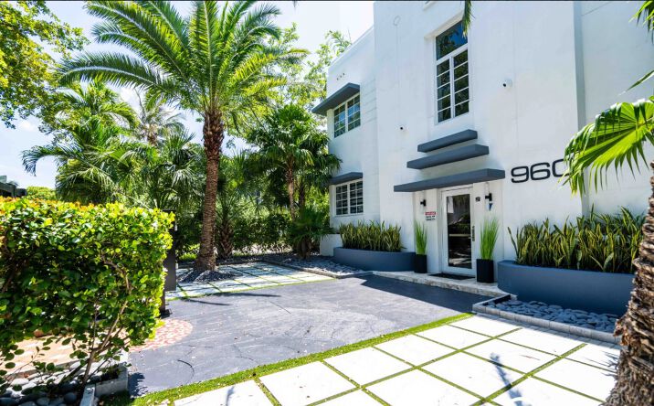 Pictures of Multifamily property located at 960 Jefferson Avenue, Miami Beach, FL 33139 for sales - image #1
