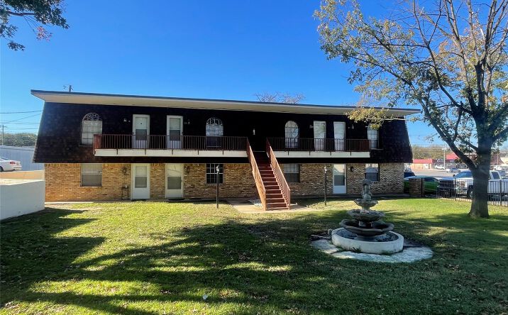 Pictures of Multifamily property located at 106 E Josephine St, Weatherford, TX 76086 for sales - image #1