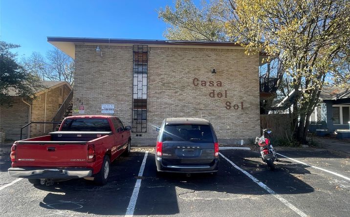 Pictures of Multifamily property located at 322 S Waco St, Weatherford, TX 76086 for sales - image #1