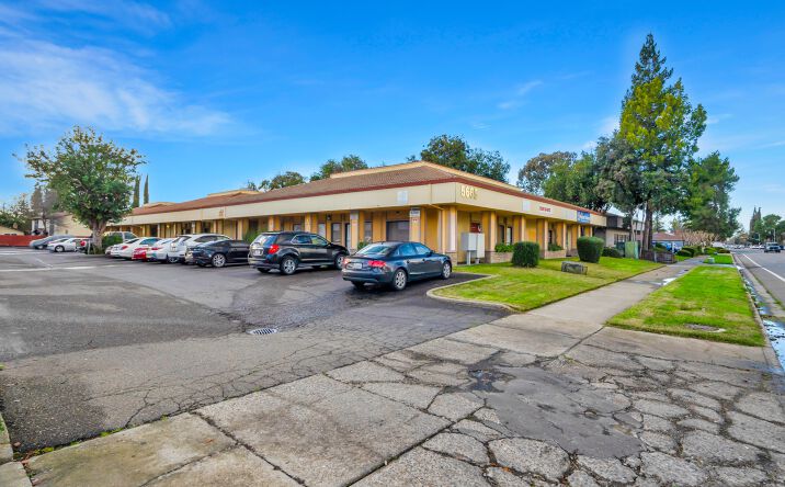 Pictures of Office property located at 5665 N Pershing Ave, Stockton, CA 95207 for sales - image #1