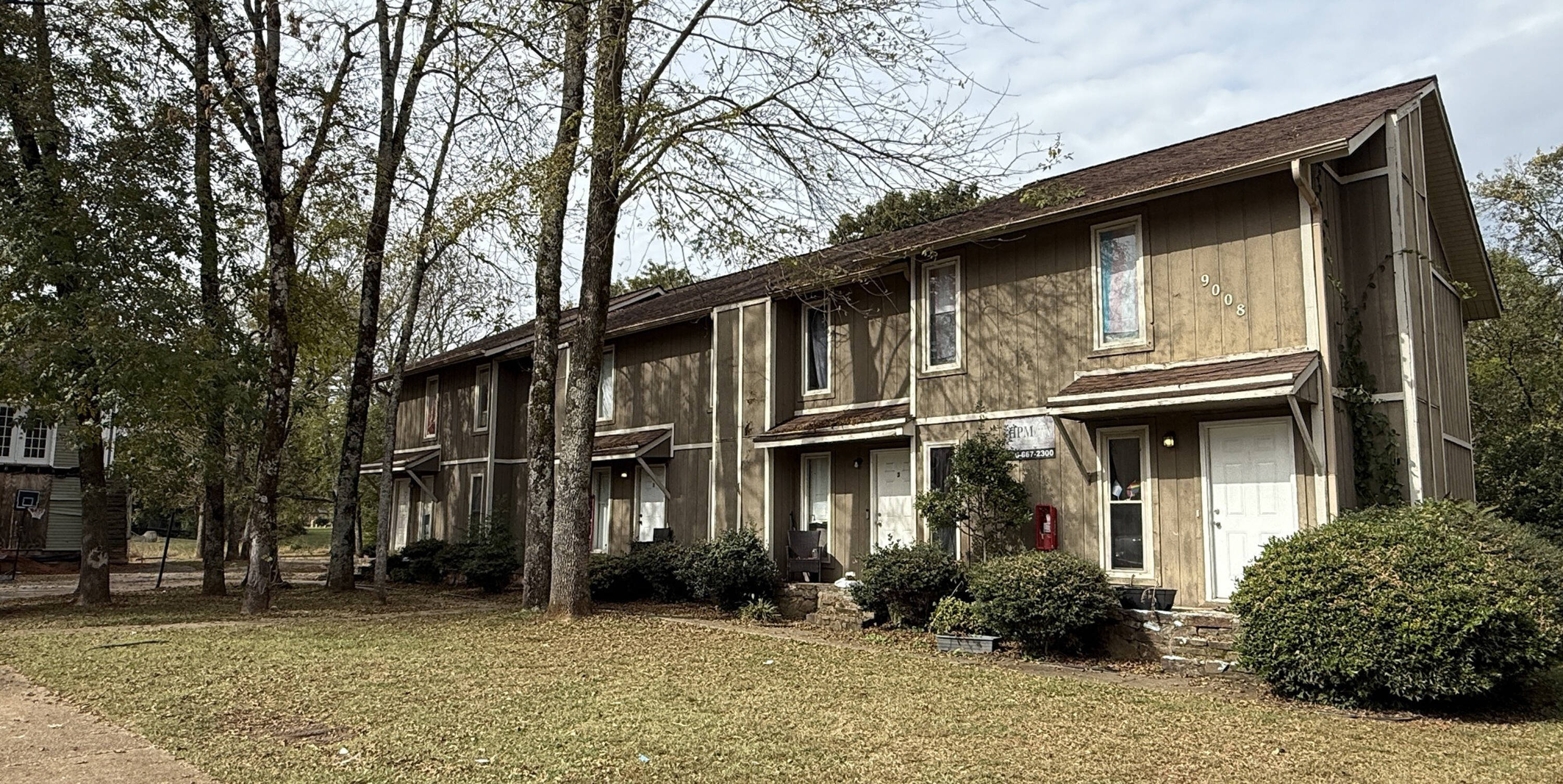 9002 9008 9016 Mahogany Row  