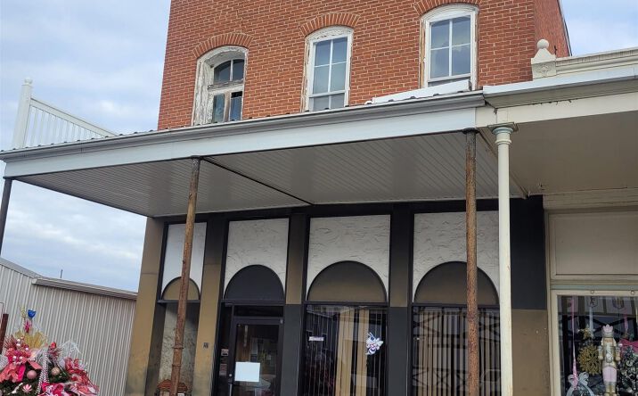Pictures of Industrial, Retail, Office property located at 211 W St Louis Street, Nashville, IL 62263 for sales - image #1