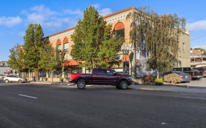 Pictures of Multifamily, Office, Mixed Use property located at 125 S 6th St, Klamath Falls, OR 97601 for sales - image #1