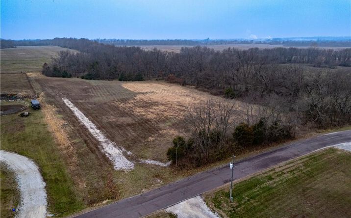 image of property at 21363 WALNUT GROVE RD Sedalia MO 65301