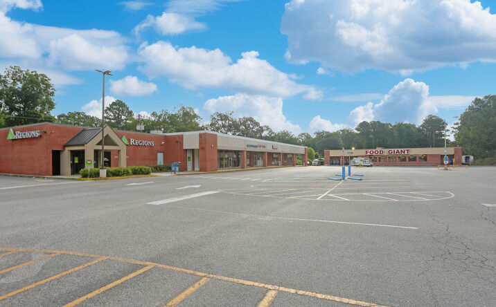 Pictures of Retail property located at 109-143 Hueytown Plaza - Bessemer, AL 35023, Bessemer, AL 35023 for sales - image #1