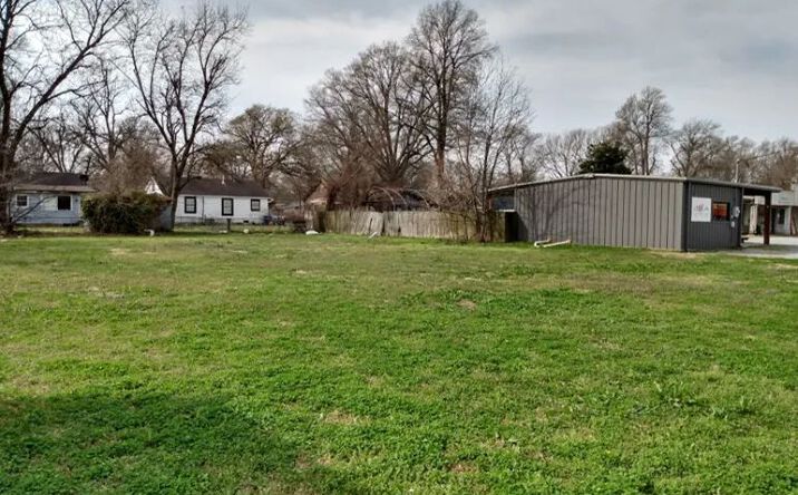 Pictures of Land property located at 417 HWY 82 West, 69784, MS 38751 for sales - image #1