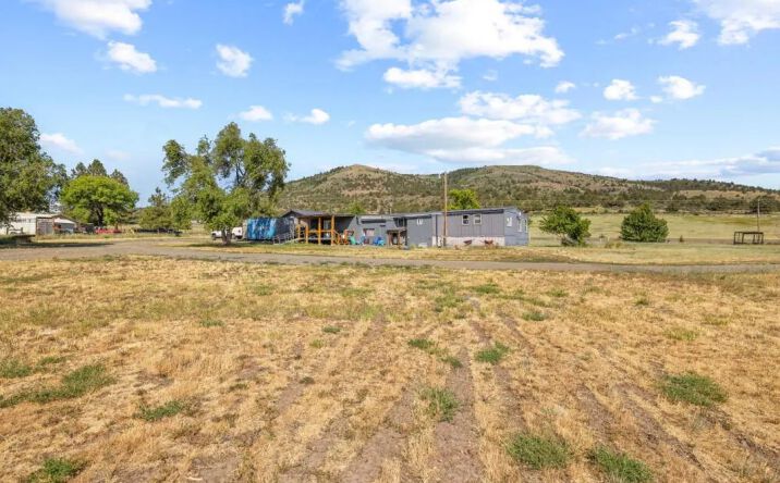 Pictures of Land property located at 18884 Highway 395, 103600, OR 97630 for sales - image #1