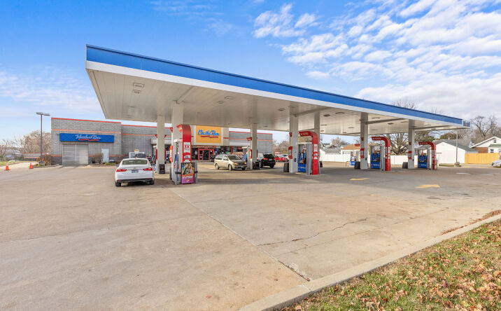 Pictures of Retail property located at 3225 Hampton Ave, St. Louis, MO 63139 for sales - image #1