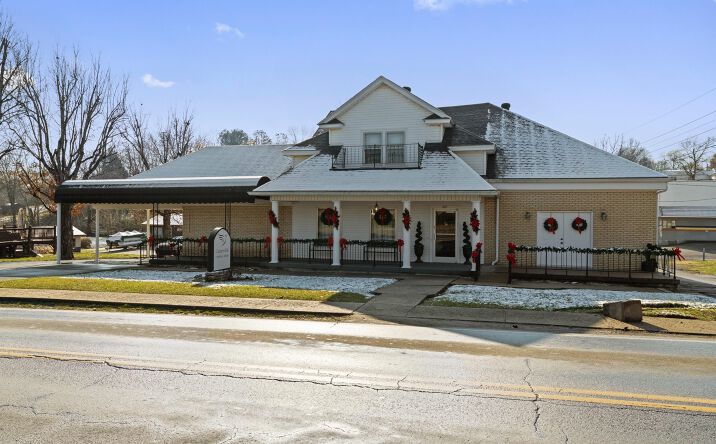 Pictures of Office, Mixed Use, Retail property located at 201 E Maple St, Caneyville, KY 42721 for sales - image #1