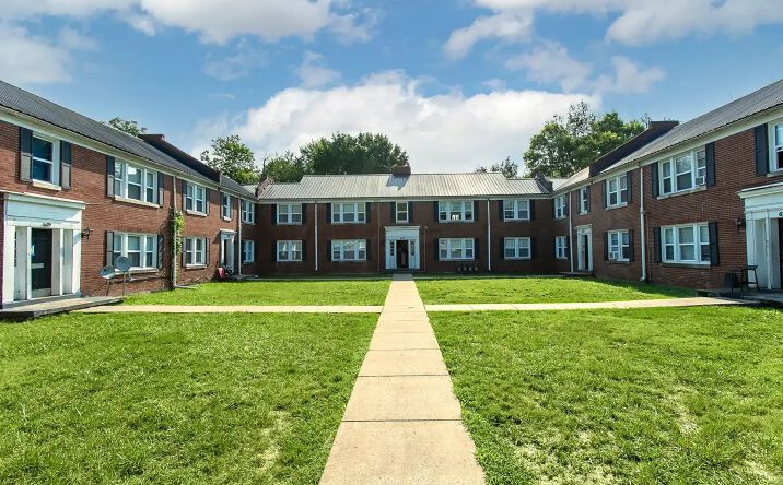 Pictures of Multifamily property located at 615 S 44th St, Louisville, KY 40211 for sales - image #1