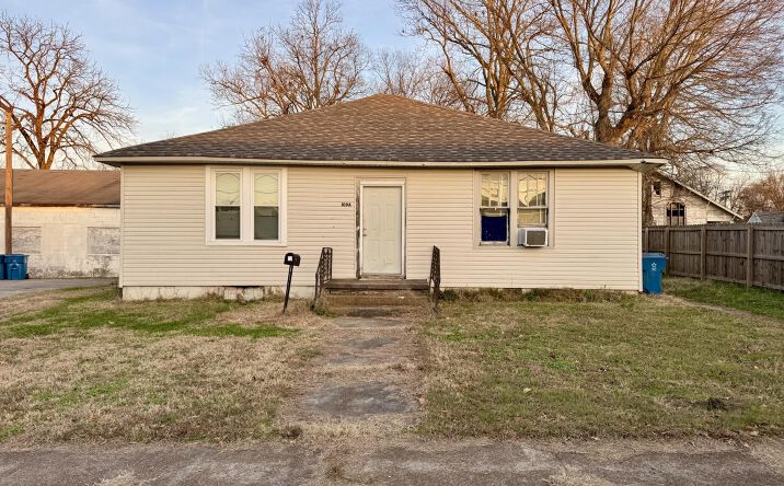 Pictures of Multifamily property located at 109 S Church Street, Trenton, TN 38382 for sales - image #1