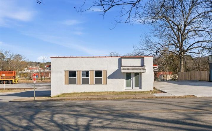 Pictures of Office property located at 201 S Chattanooga Street, La Fayette, GA 30728 for sales - image #1