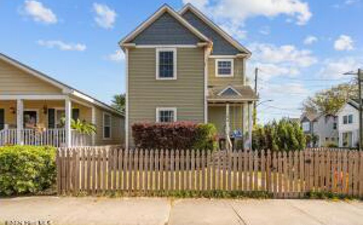 Pictures of Multifamily property located at 815 Grace St, Wilmington, NC 28401 for sales - image #1