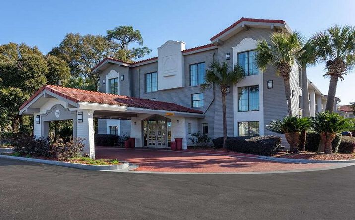 Pictures of Hospitality property located at 7750 N Davis Hwy, Pensacola, FL 32514 for sales - image #1