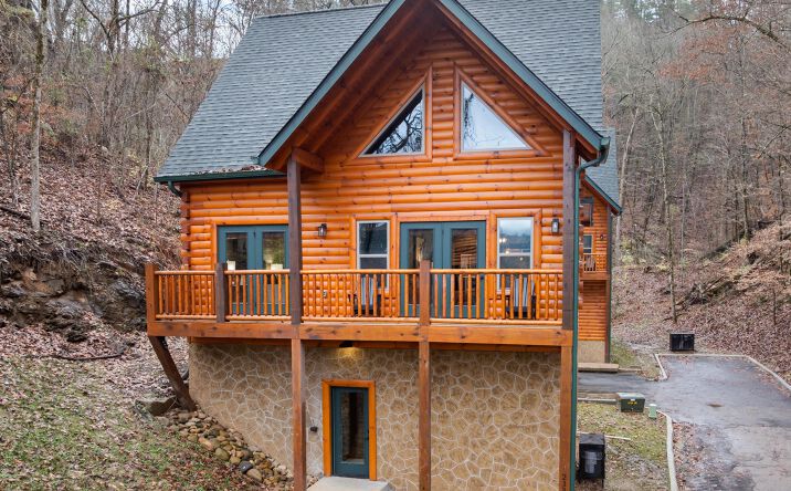 Pictures of Multifamily property located at 2119 Valley Creek Way, Pigeon Forge, TN 37862 for sales - image #1