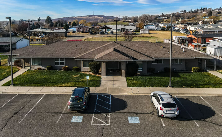 Pictures of Office property located at 1691 Washington Ct, Sunnyside, WA 98944 for sales - image #1