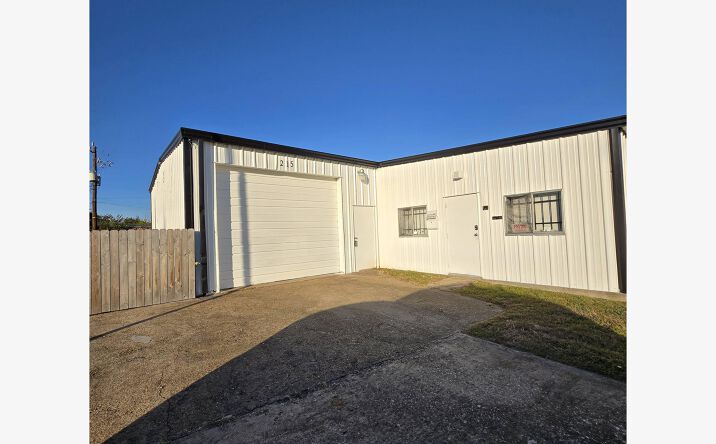 Pictures of Industrial property located at 215 Fresa Rd, Pasadena, TX 77502 for sales - image #1