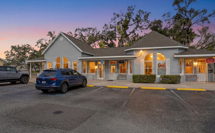 Pictures of Retail property located at 4426 5th St W, Bradenton, FL 34207 for sales - image #1