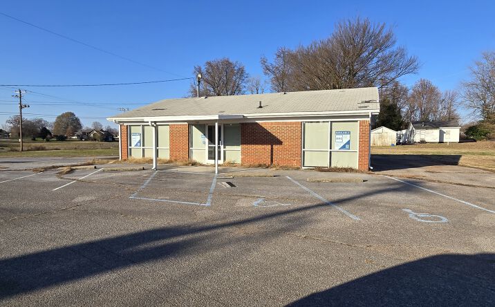 Pictures of Office property located at 1000 Elm St, Fulton, KY 42041 for sales - image #1