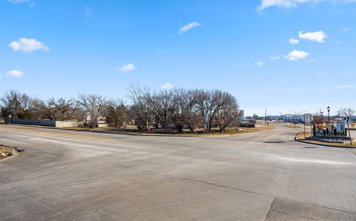 Pictures of Business for Sale property located at 1840 NW Frank Phillips Boulevard, Bartlesville, OK 74003 for sales - image #1