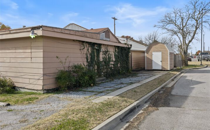 Pictures of Business for Sale, Office property located at 715 12th NW, Ardmore, OK 73401 for sales - image #1