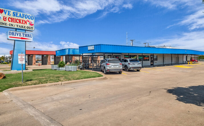 Pictures of Retail property located at 313 Castle Dr, Garland, TX 75040 for sales - image #1