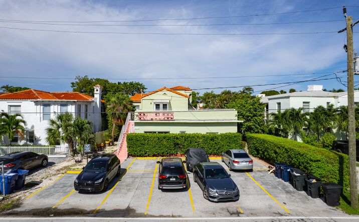 Pictures of Multifamily property located at 2822 Pine Tree Dr, Miami Beach, FL 33140 for sales - image #1
