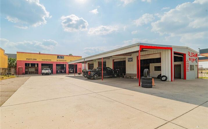 Pictures of Retail, Industrial property located at 7513 W Expressway 83 # 83, Palmview, TX 78572 for sales - image #1