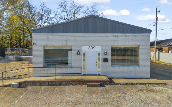 Pictures of Office property located at 399 S Elm St, Commerce, GA 30529 for sales - image #1