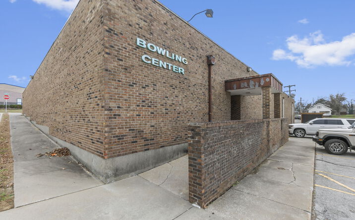Pictures of Retail property located at 304 W South St, Perryville, MO 63775 for sales - image #1
