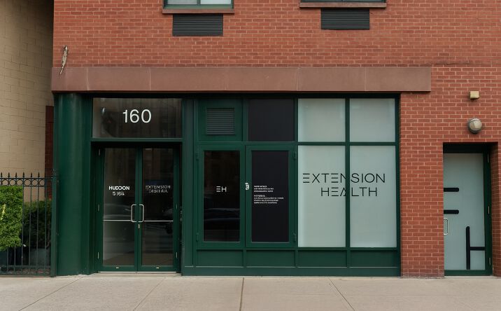 Pictures of Office, Retail property located at 160 7th Ave S, New York, NY 10014 for sales - image #1