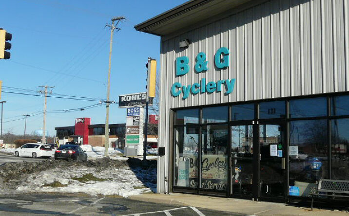 Pictures of Retail property located at 131 E Rollins Rd, Round Lake Beach, IL 60073 for sales - image #1