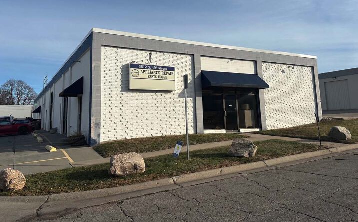 Pictures of Retail, Industrial, Mixed Use property located at 5612 S 49th St, Lincoln, NE 68516 for sales - image #1