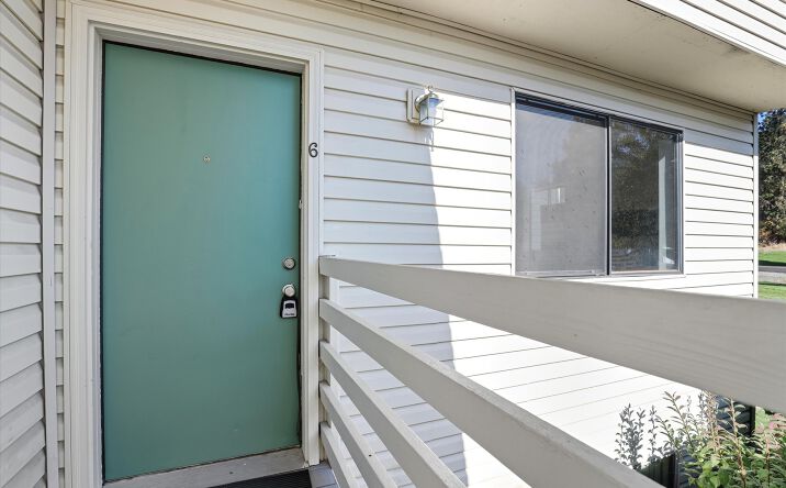 Pictures of Multifamily property located at 8204 N Ridgewood Dr, Hayden, ID 83835 for sales - image #1
