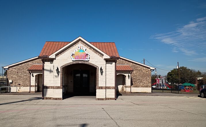 Pictures of Retail, Special Purpose property located at 707 Center Ridge Dr, Duncanville, TX 75116 for sales - image #1