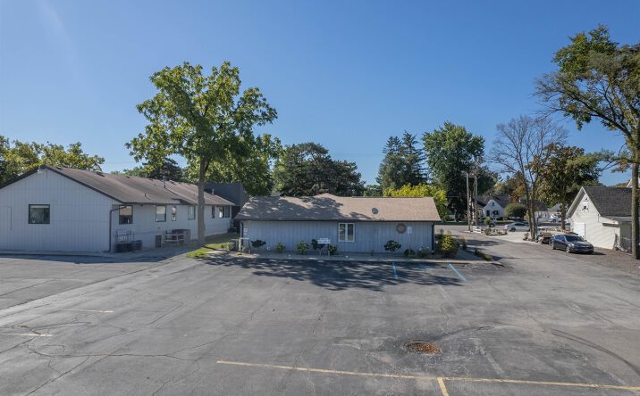 Pictures of Office property located at 4386 State St, Saginaw, MI 48603 for sales - image #1