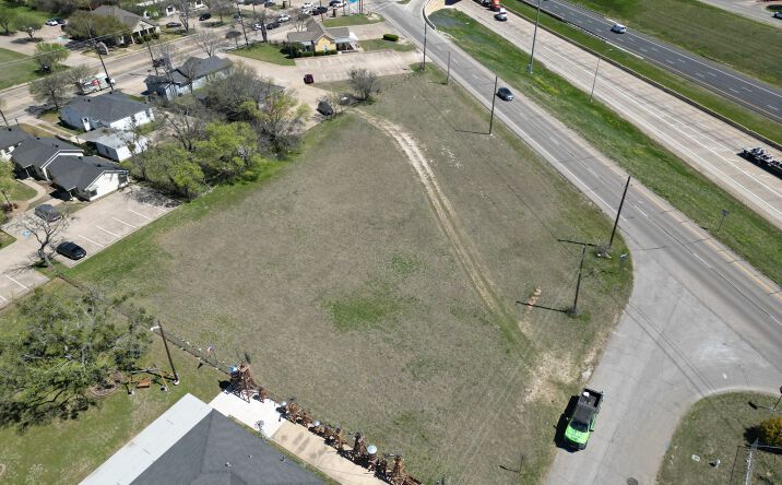 Pictures of Retail, Land property located at 205, 207, 209, 211 Cedar St, Cedar Hill, TX 75104 for sales - image #1